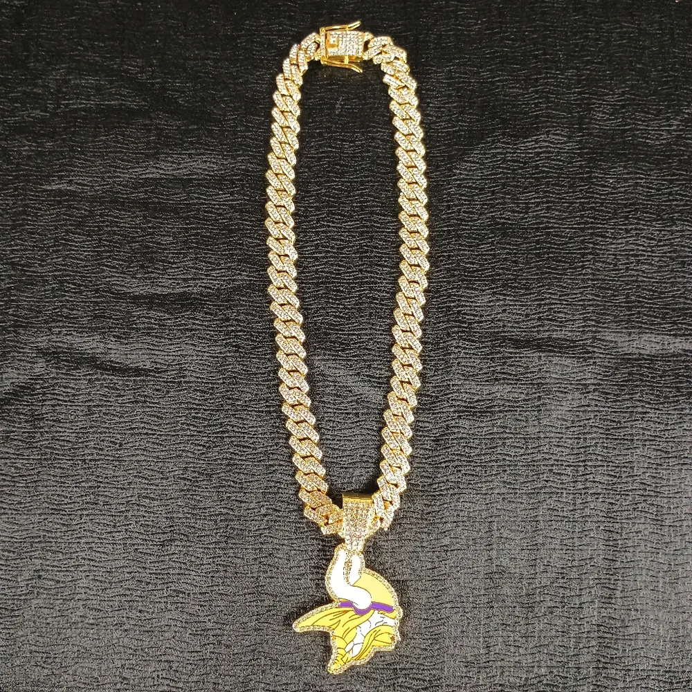 NFL Minnesota Vikings 20inch Necklace Pendant Cuban Chain Link Football Jewelry - Picture 3 of 6